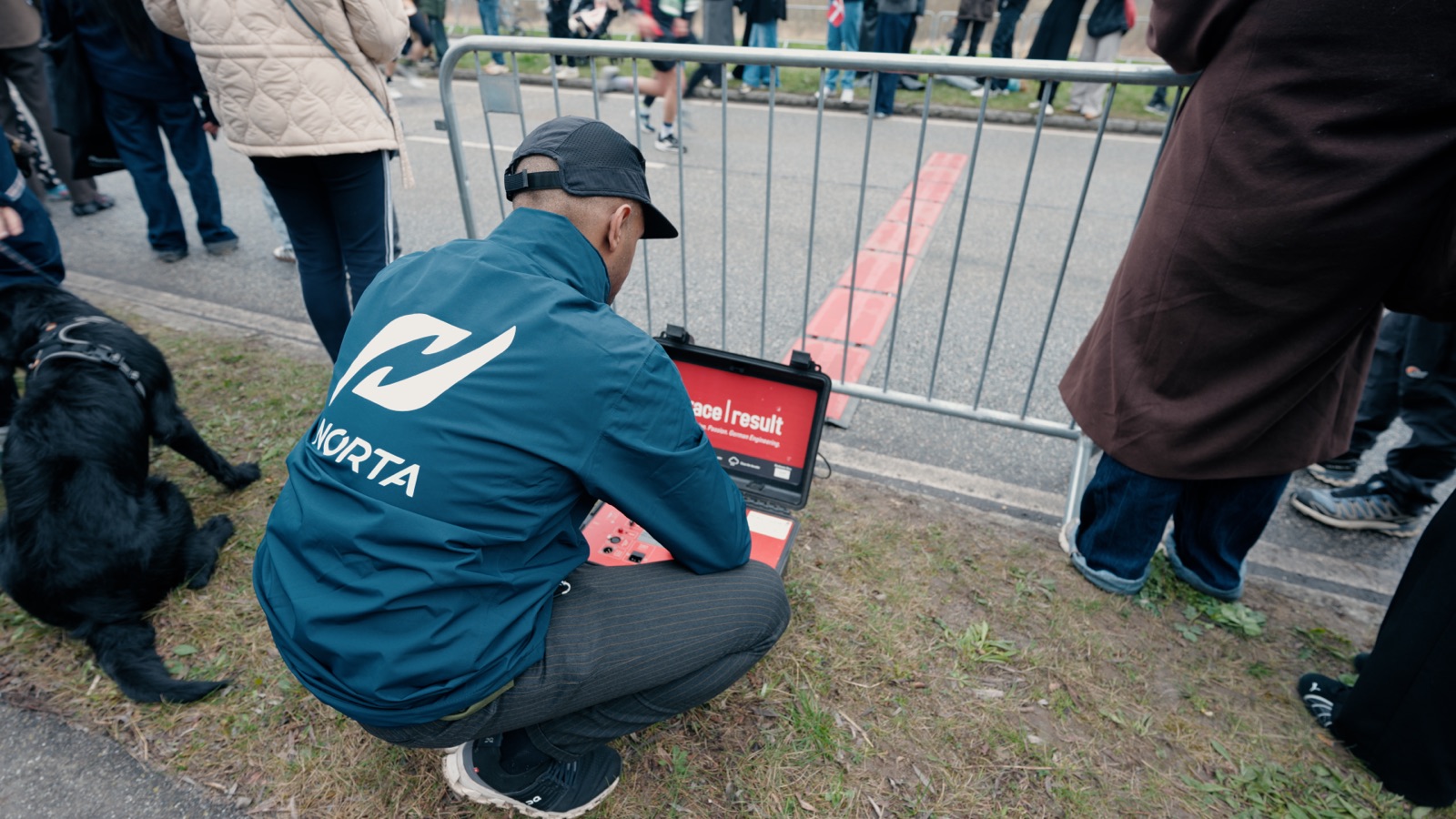 Norta-crew ved tidtagningsmåtten